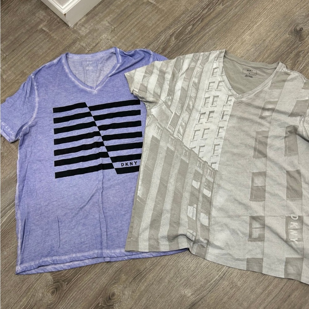 DKNY Men’s Graphic V-Neck 100%CottonTee Bundle